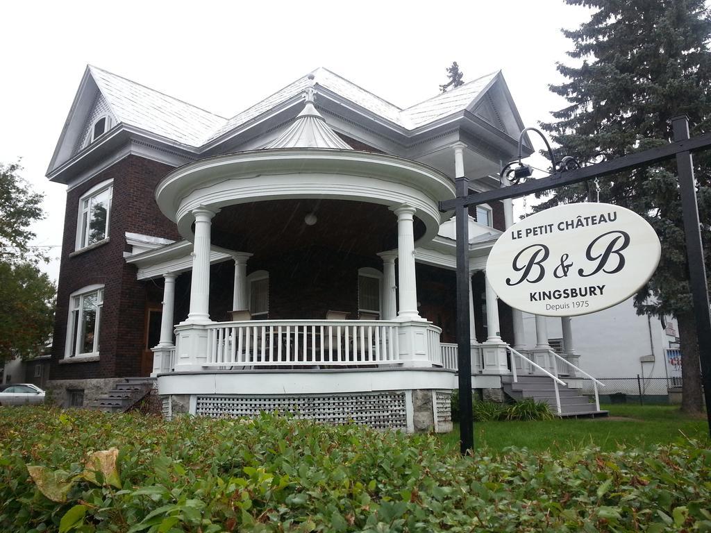 Le Petit Chateau Montebello B&B Exterior photo