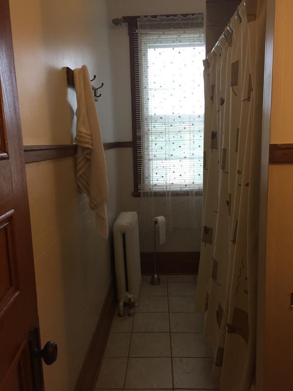 Le Petit Chateau Montebello B&B Room photo