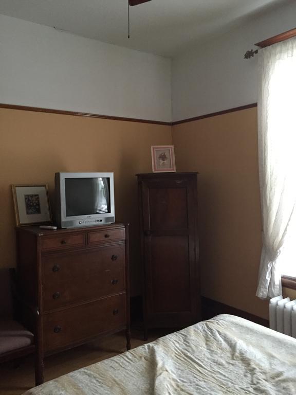 Le Petit Chateau Montebello B&B Room photo