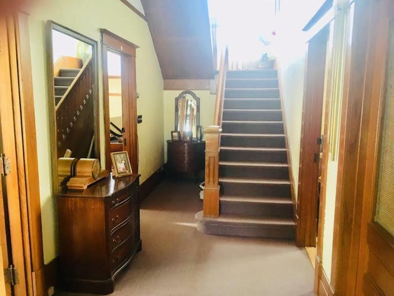Le Petit Chateau Montebello B&B Exterior photo